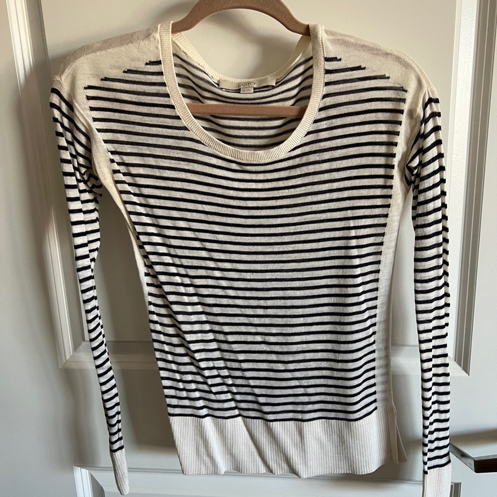 Size XS. Top by Loft